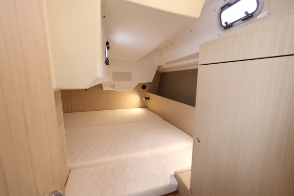 Beneteau Oceanis 38.1 additional image 9