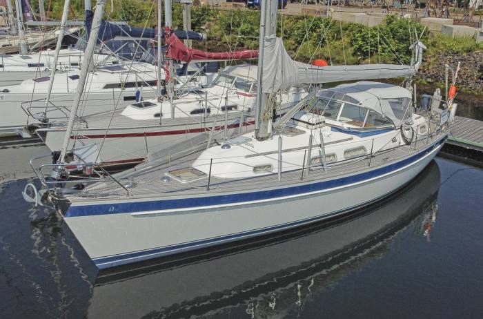 2005 Hallberg-Rassy 37